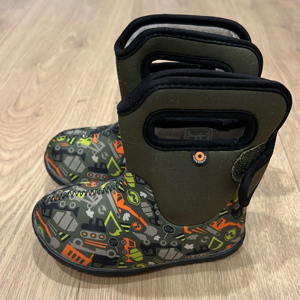 Bogs, toddler size 7